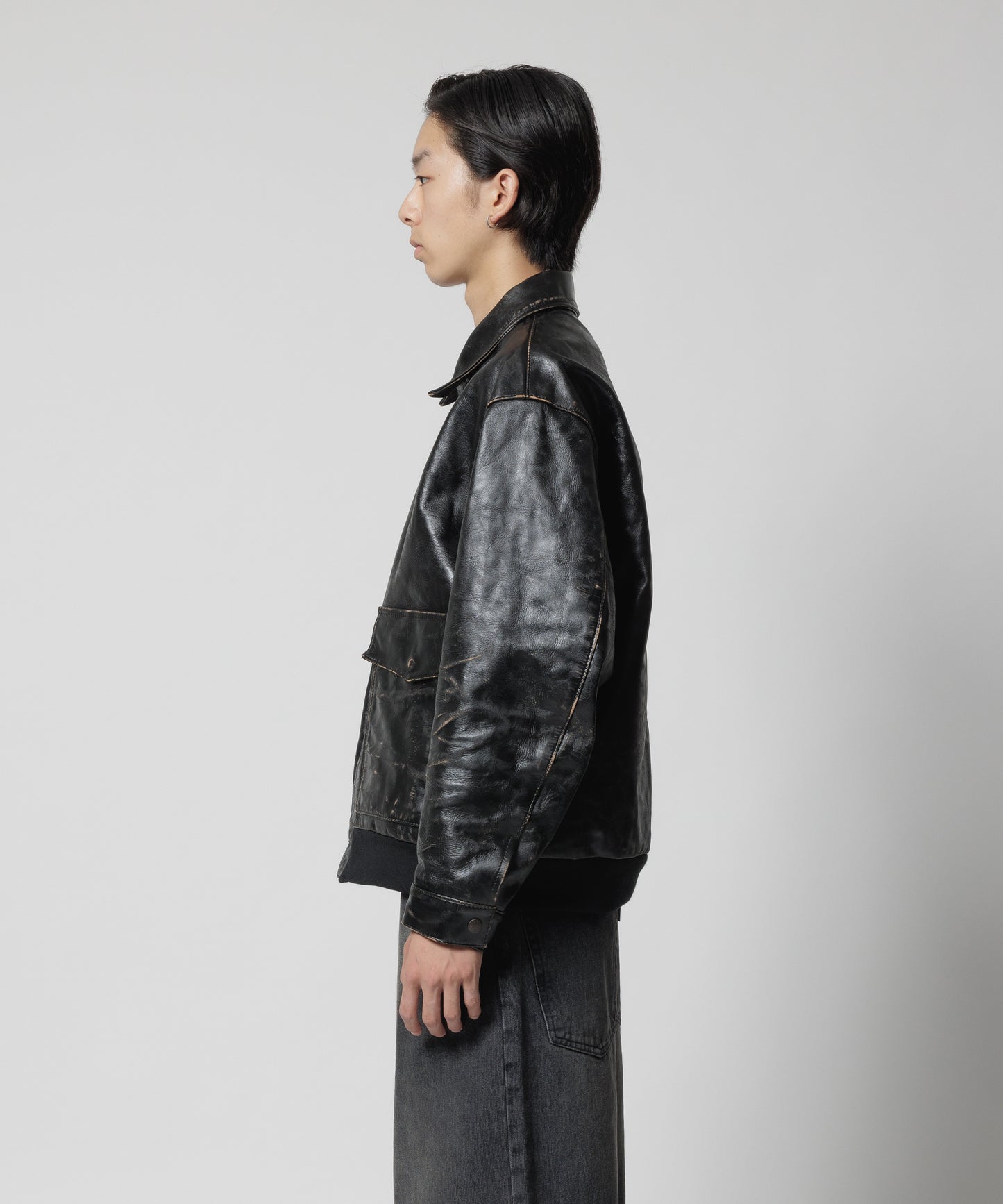 TYPE A-2 DISTRESSED LEATHER JACKET(xblackmeans)
